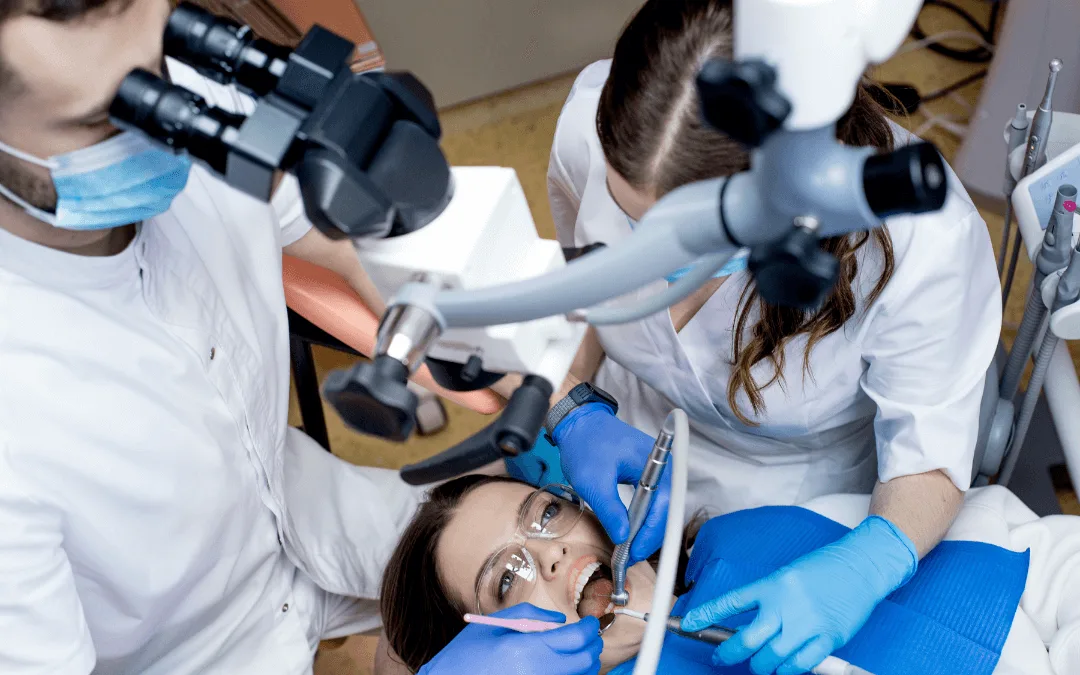 Stomatologia pod mikroskopem radom